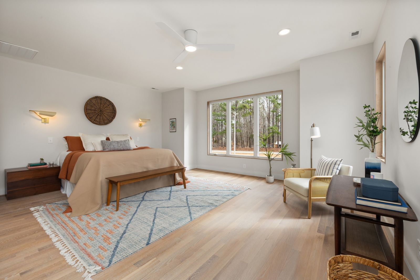 1107 Shorewood Boulevard, interior view 3